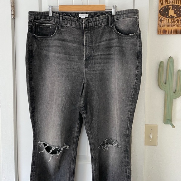 Good American Black Distressed Women's Jeans Flared Hem High Rise size 16 NWOT - Picture 7 of 8